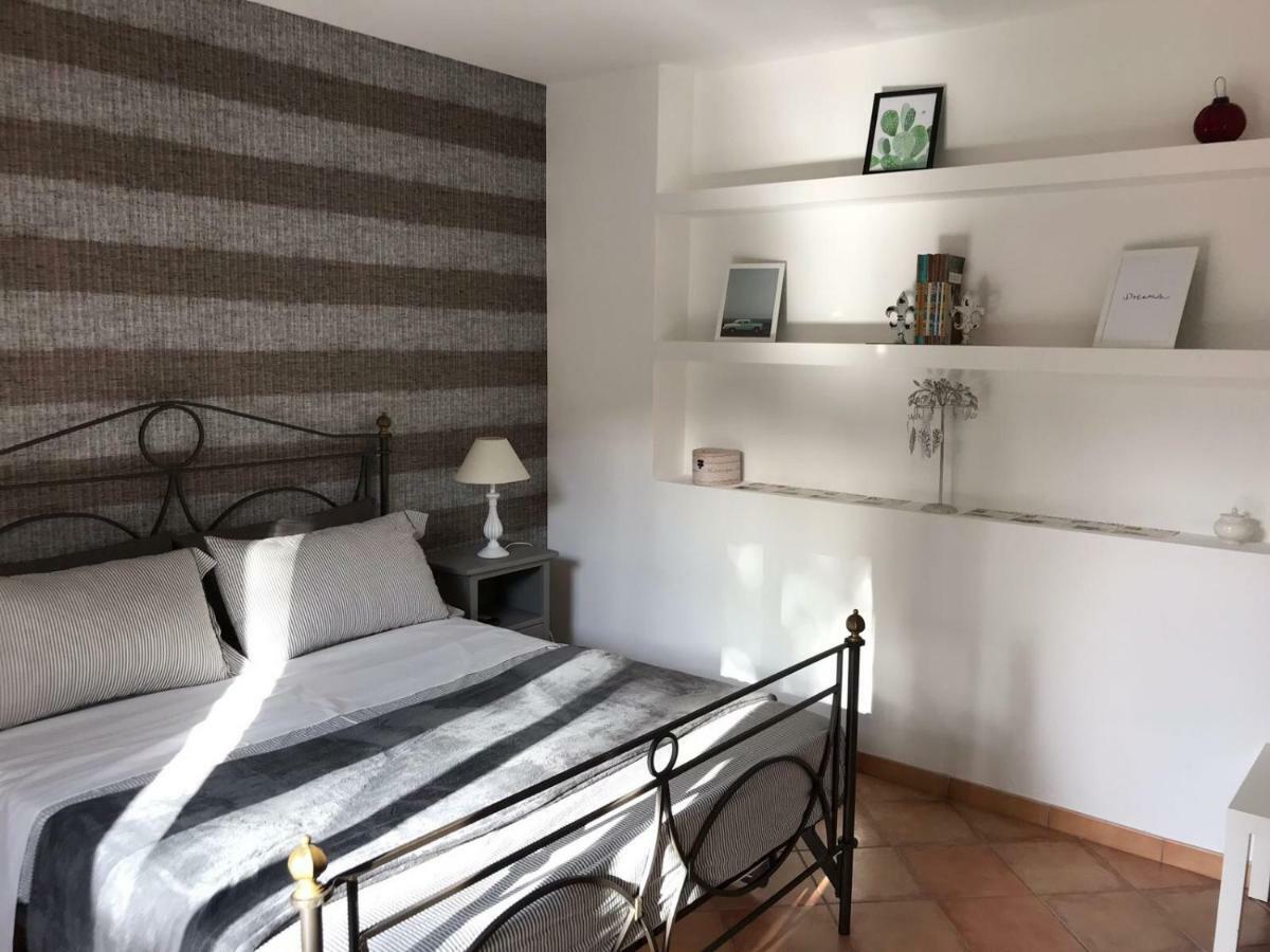 Etna Holidays Home Sereleo Santa Venerina Esterno foto
