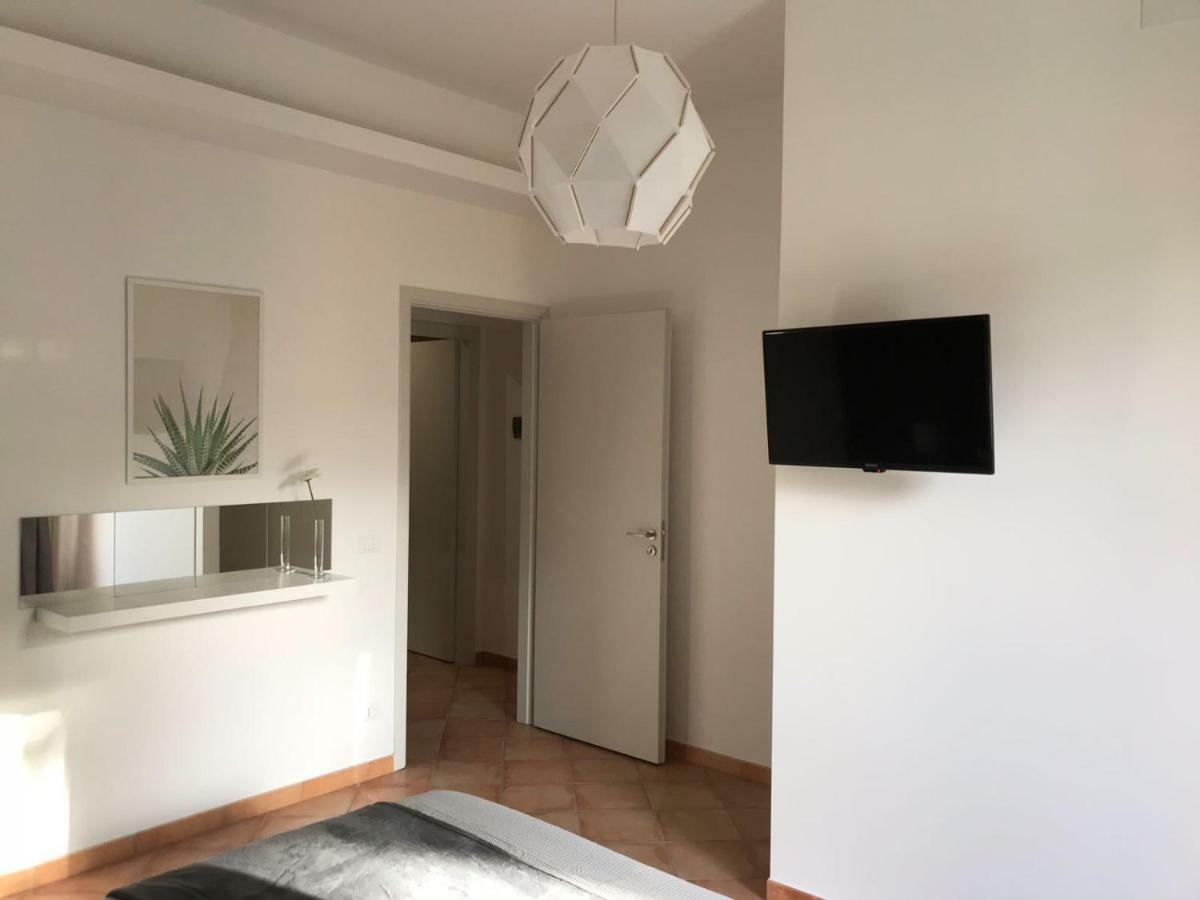 Etna Holidays Home Sereleo Santa Venerina Esterno foto