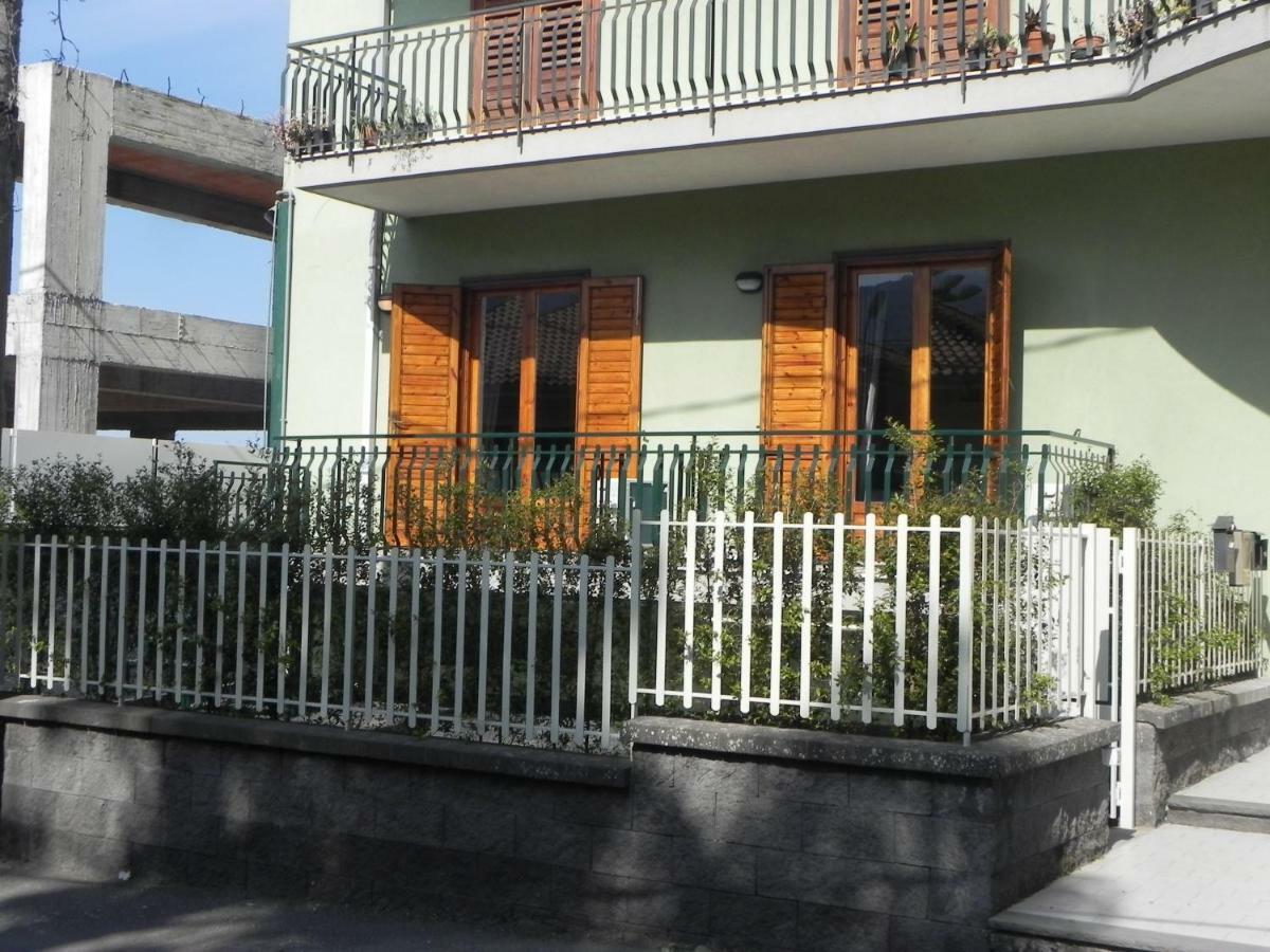 Etna Holidays Home Sereleo Santa Venerina Esterno foto